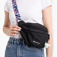 Czarna nerka spacerowa "Pies z głową w dół" - Master