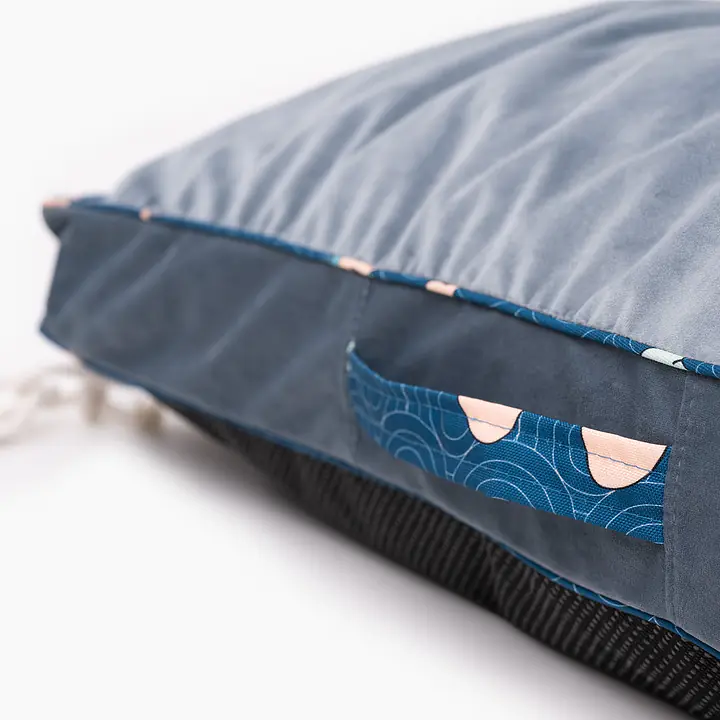 Velvet Cushion "Doggomaki" - Master