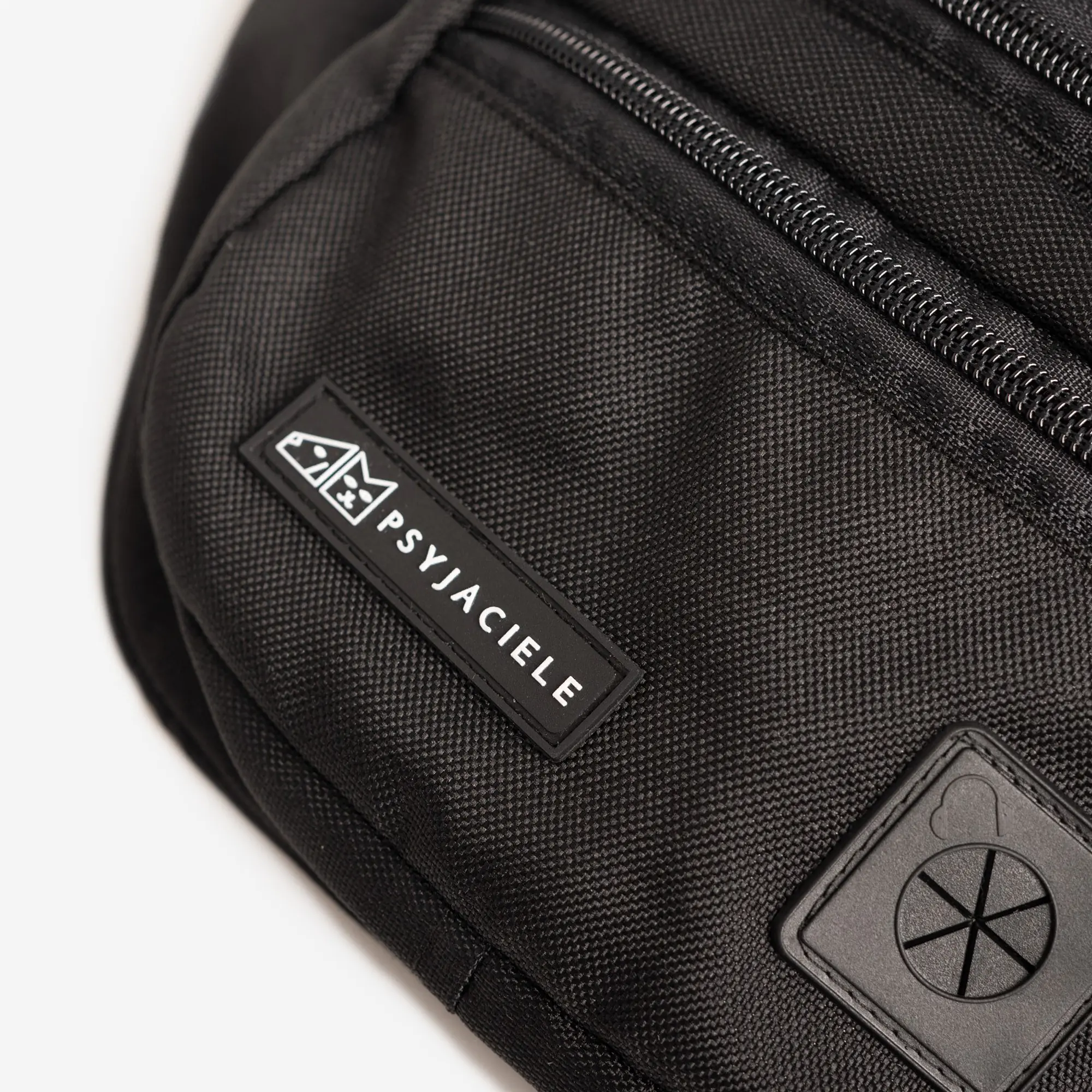 Czarna nerka spacerowa "Pies z głową w dół" - Master