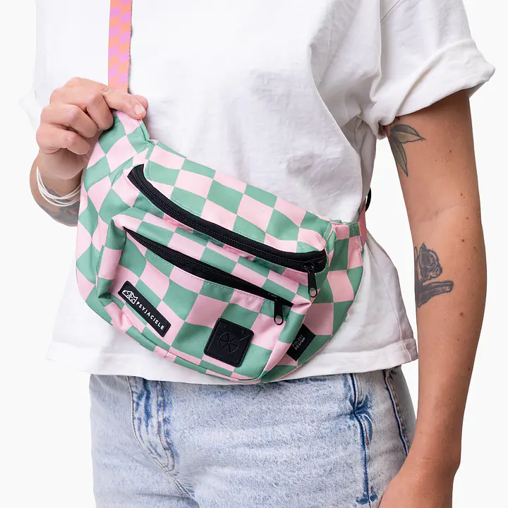 Nerka spacerowa z paskiem z taśmy "Świat zza krat taki kolorowy" - Master