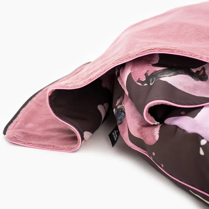 Round cushion with hood "Too sweet to handle" - Master