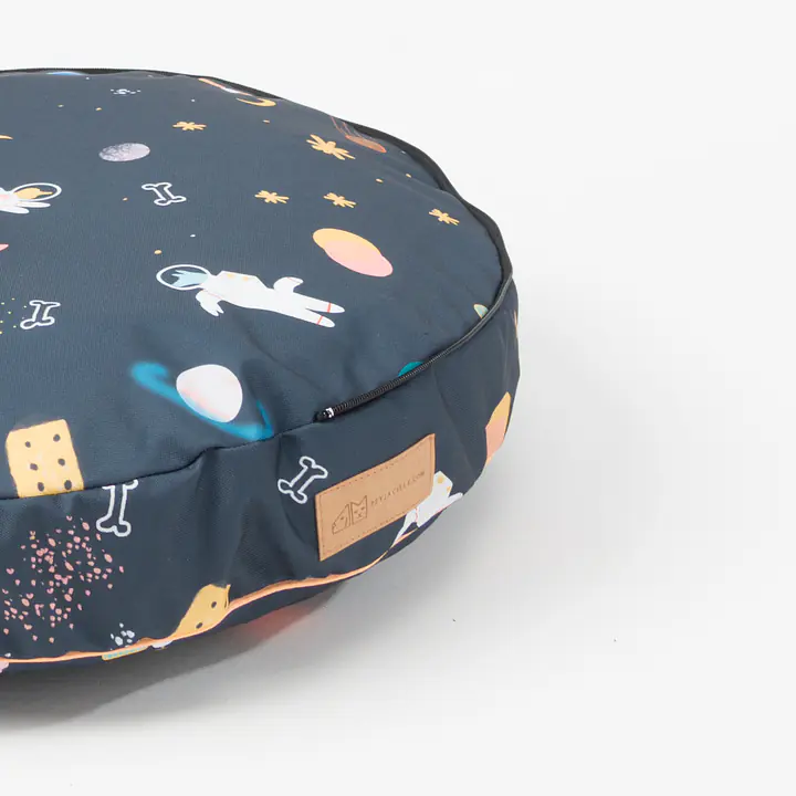Cover for round pillow with a hood for your dog or cat  - pattern: I need space, Size: S