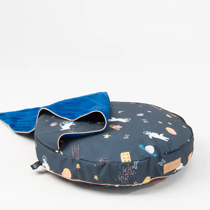 Cover for round pillow with a hood for your dog or cat  - pattern: I need space, Size: S