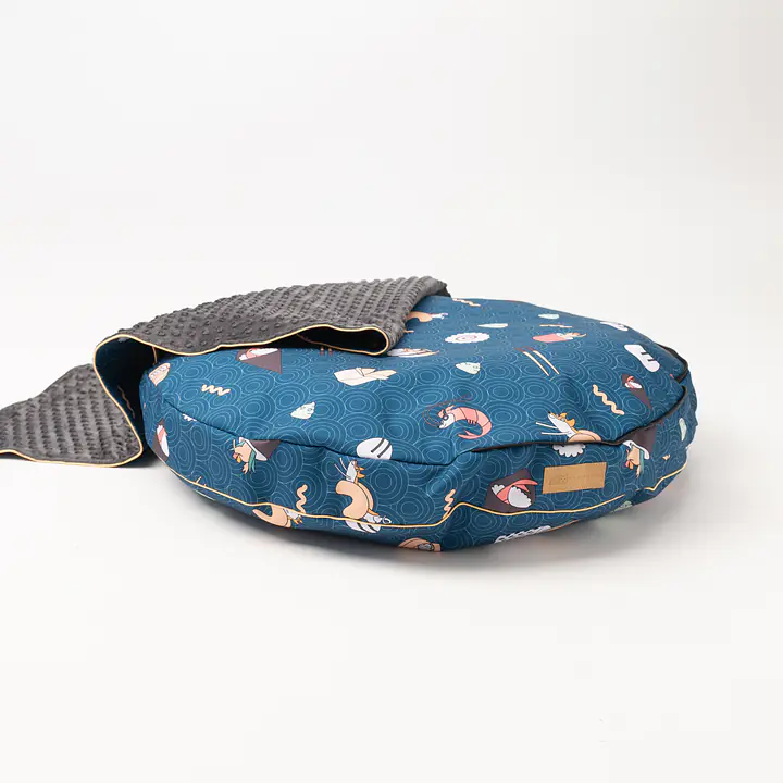 Round pillow with a hood for your dog or cat  - pattern: Doggomaki, Size: S