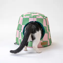 2-in-1 House and sofa for your dog or cat - pattern: World behind the bars, Size: M