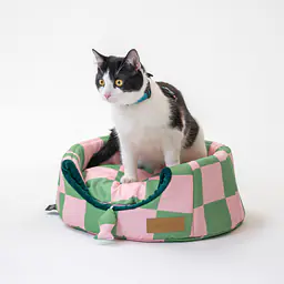 2-in-1 House and sofa for your dog or cat - pattern: World behind the bars, Size: M