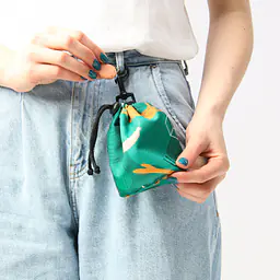 Mini saszetka na smaczki i przysmaki - Wzór: Psy na jawie