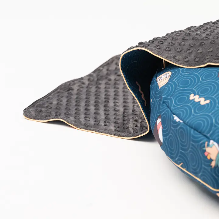 Round cushion with hood "Doggomaki" - Master