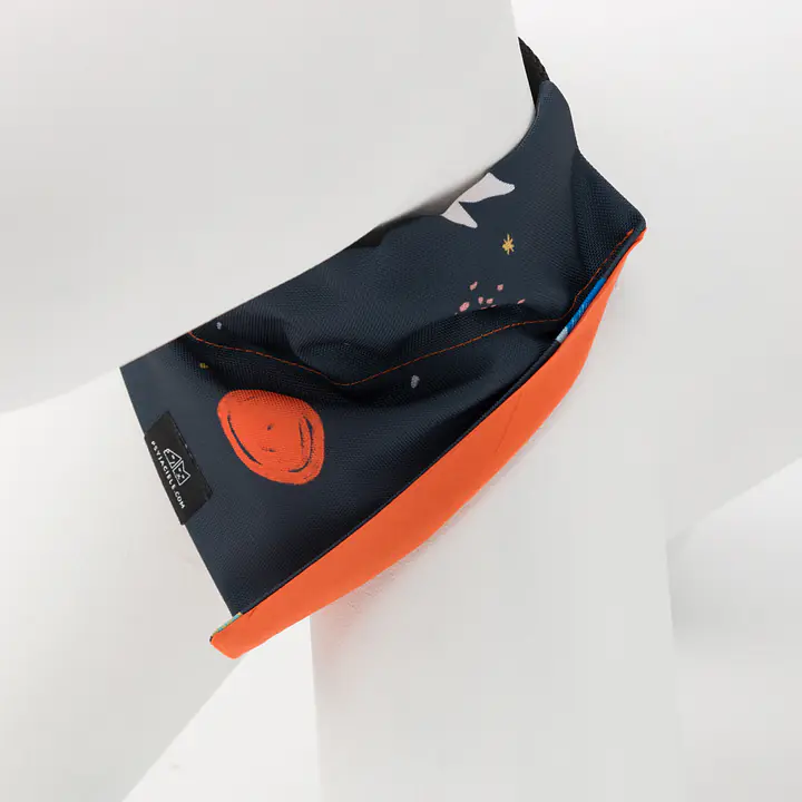 Bandana zakładana na obrożę - Wzór: I need space, Rozmiar: XS