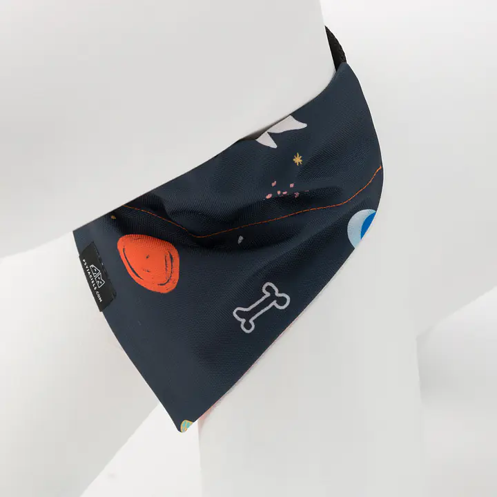 Bandana zakładana na obrożę - Wzór: I need space, Rozmiar: XS