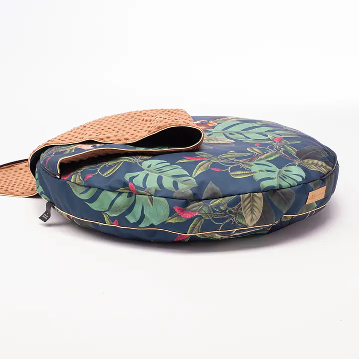 Round cushion with hood "Dogollage" - Master