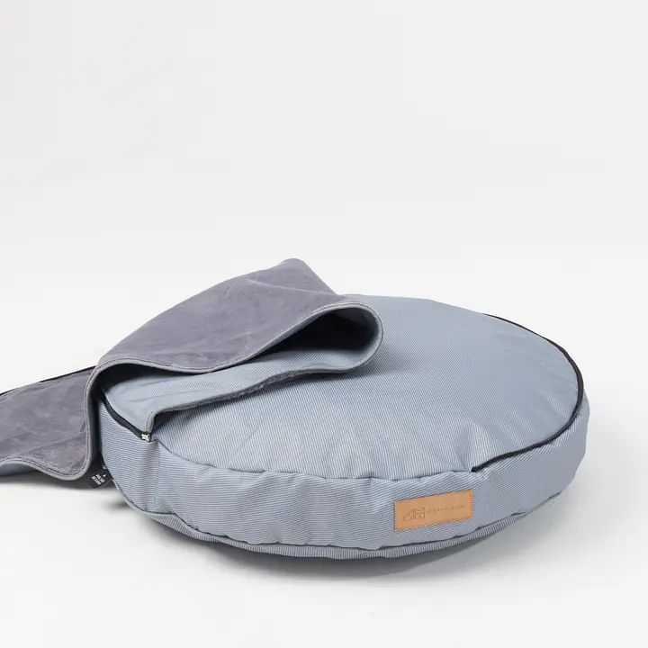 Round cushion with hood "50 mouths of Gray" - Master