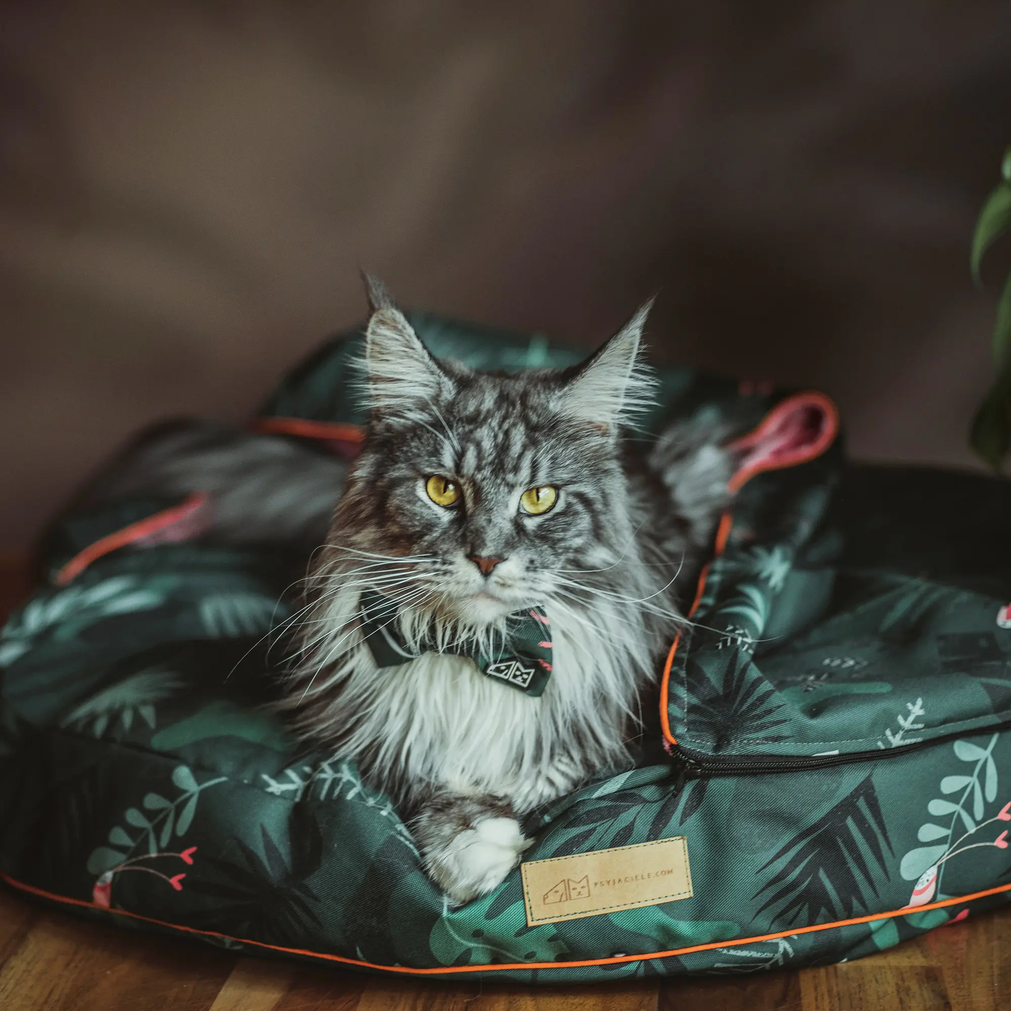 WYPRZEDAŻ Legowisko okrągła poducha z kapturem dla psa lub kota "Welcome to the jungle" - Master