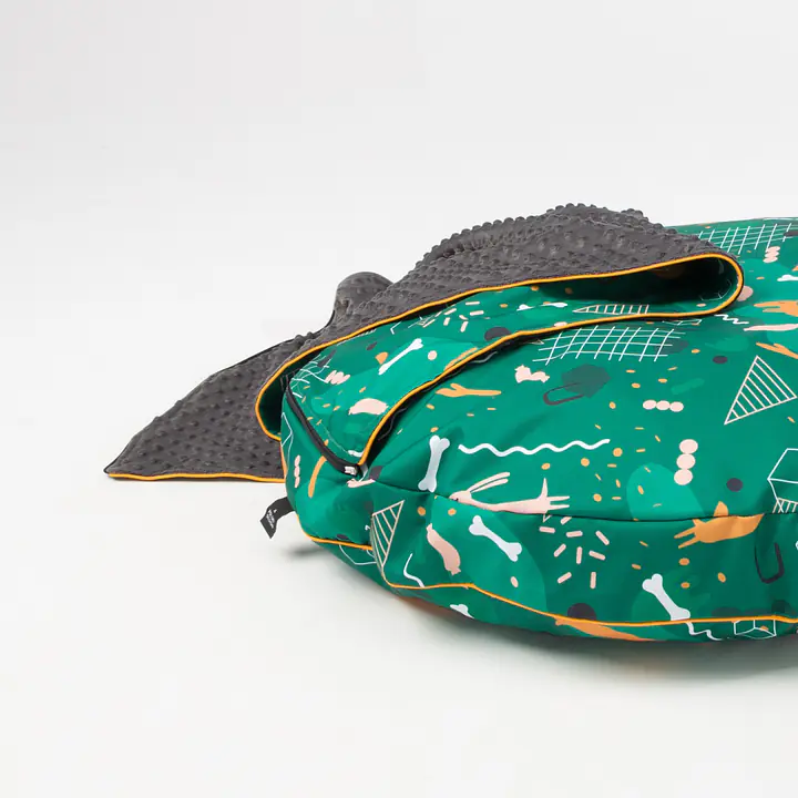 Round cushion with hood "Sleepy dogs" - Master