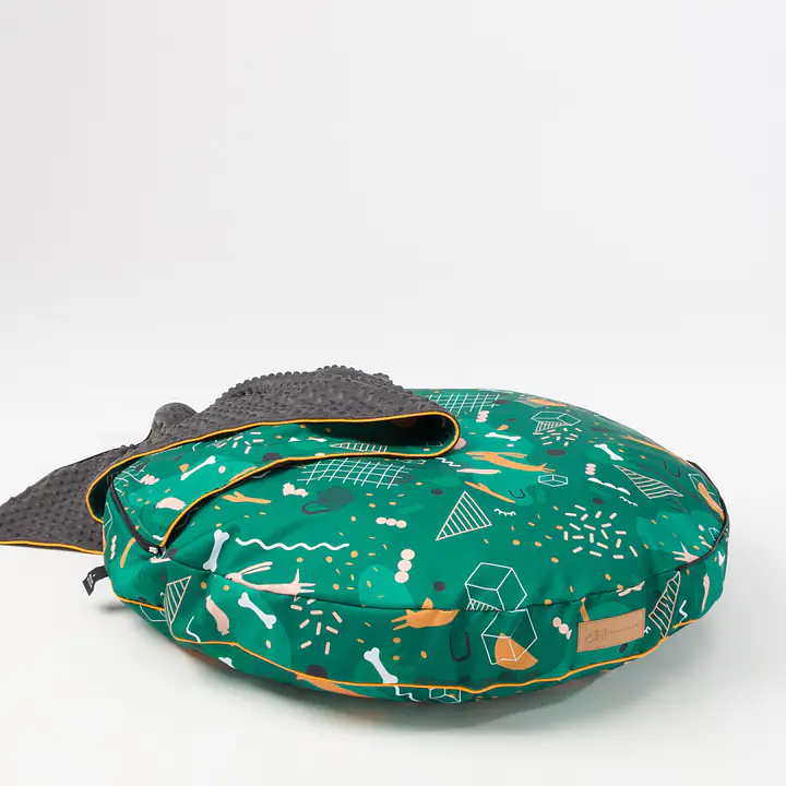 Round cushion with hood "Sleepy dogs" - Master