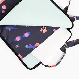 Etui na laptop "Pies z głową w dół" - Master