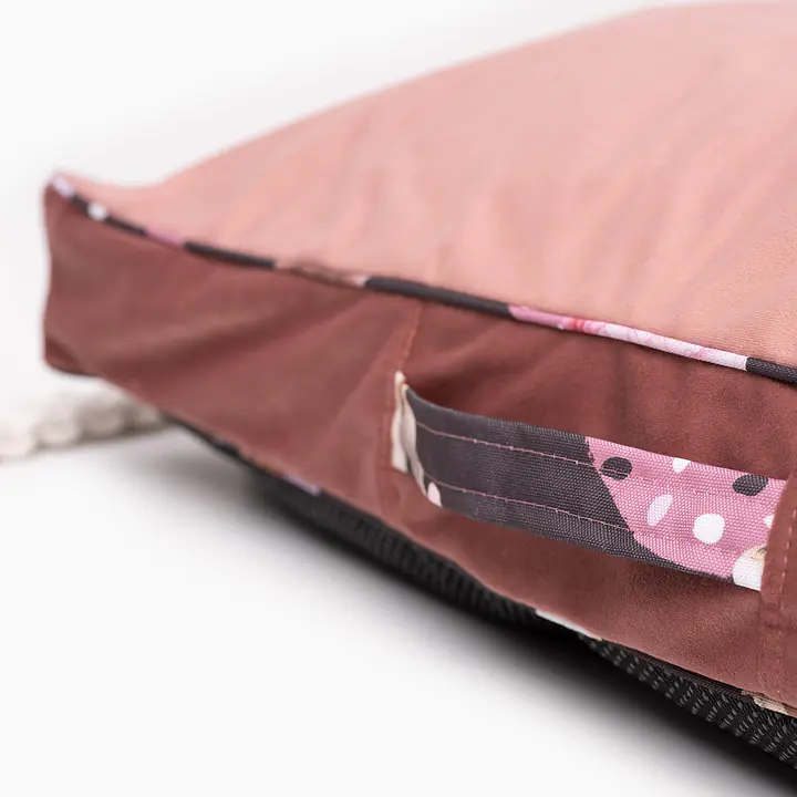 Velvet Cushion ''Too sweet to handle'' - Master