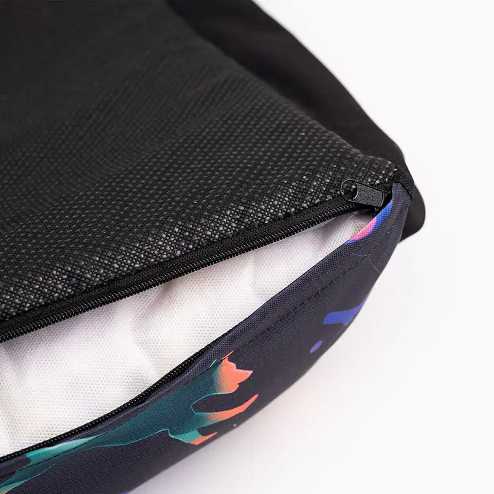 Fotelik do samochodu "Świat zza krat taki kolorowy" - Master