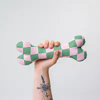 Zabawka kość "Świat zza krat taki kolorowy" - Master