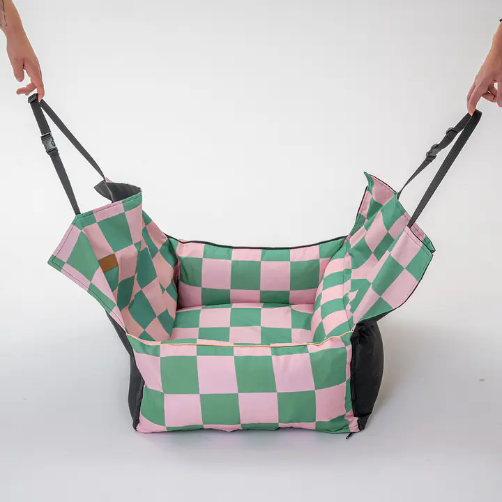 Fotelik do samochodu "Świat zza krat taki kolorowy" - Master