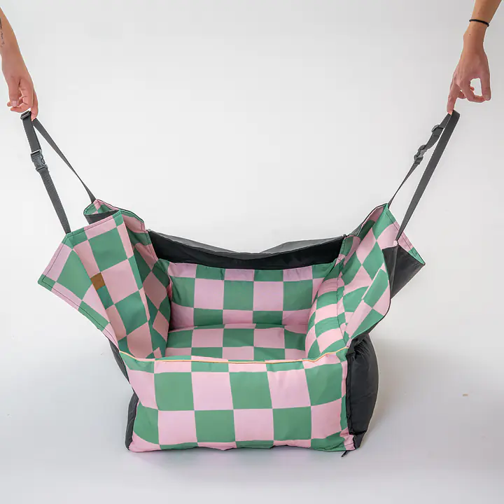 Fotelik do samochodu "Świat zza krat taki kolorowy" - Master