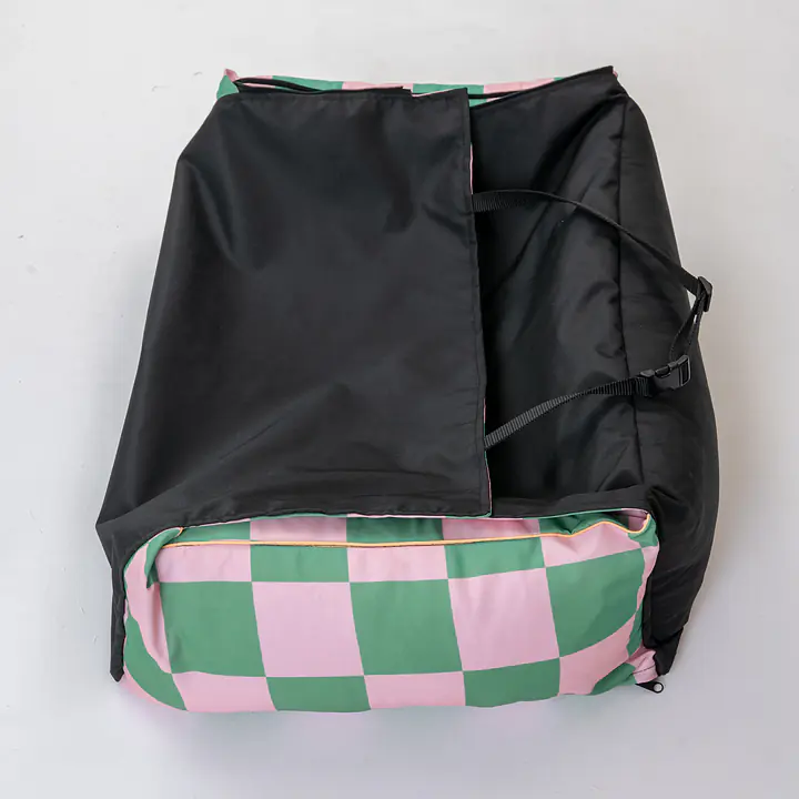 Fotelik do samochodu "Świat zza krat taki kolorowy" - Master