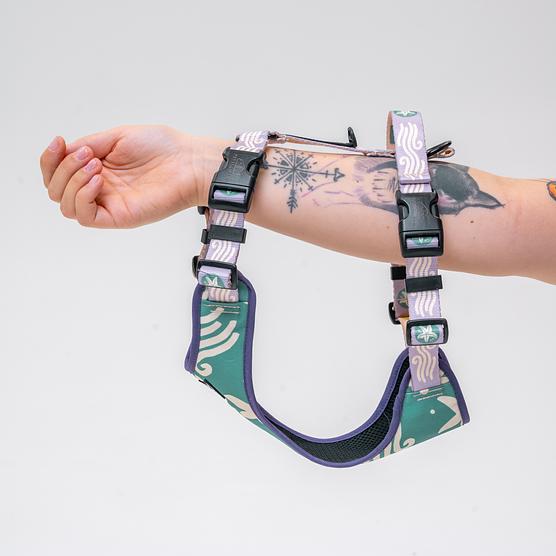 Stay-on pressure-free harness "Beach Please"