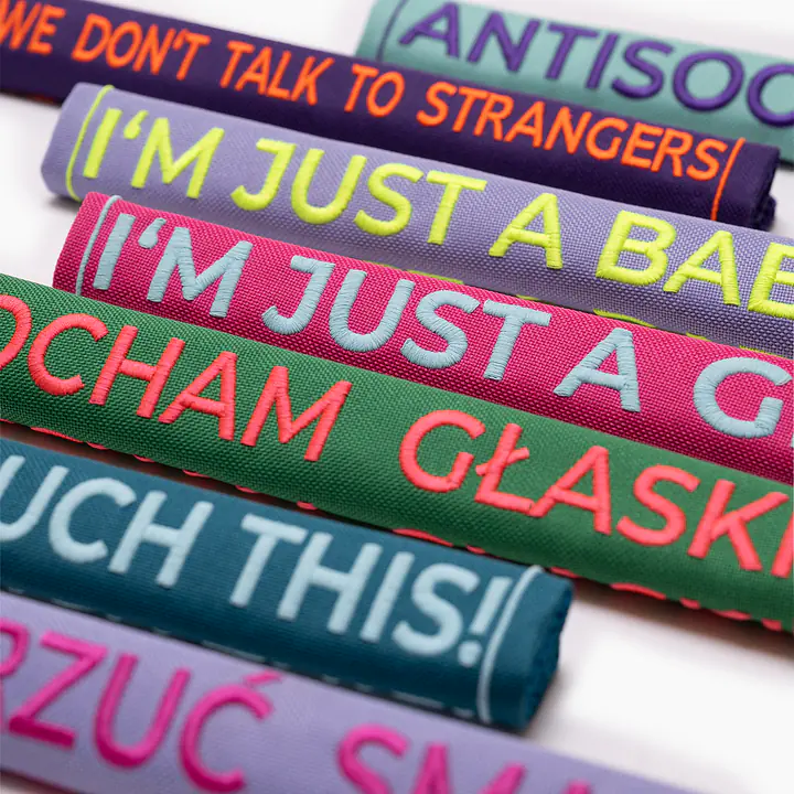 Haftowana nakładka na smycz z Twoim napisem - Master